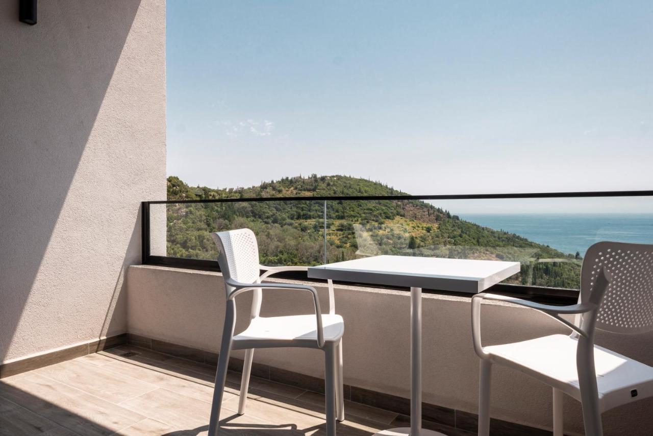 Wait 'N Sea Hotel Himare Exterior foto